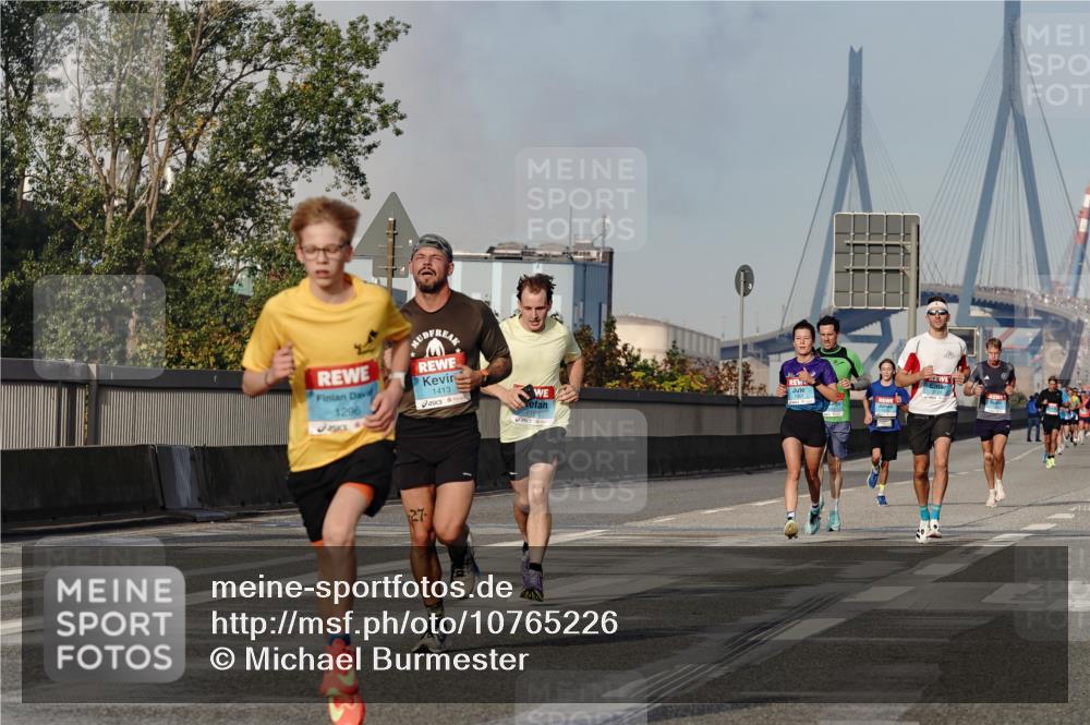 03.10.2026 - Köhlbrandbrückenlauf Michael Burmester http://msf.ph/oto/10765226 03.10.2026 09:42:18 Position 3 1296, 1413, 27, 2166 meine-sportfotos.de