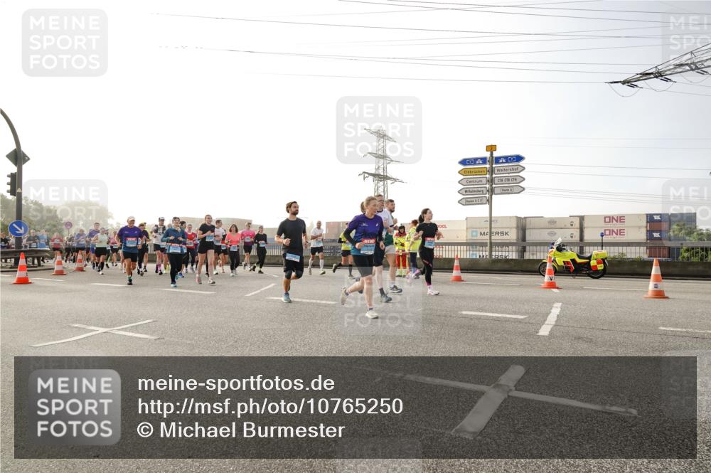03.10.2026 - Köhlbrandbrückenlauf Michael Burmester http://msf.ph/oto/10765250 03.10.2026 09:19:32 Position 3  meine-sportfotos.de