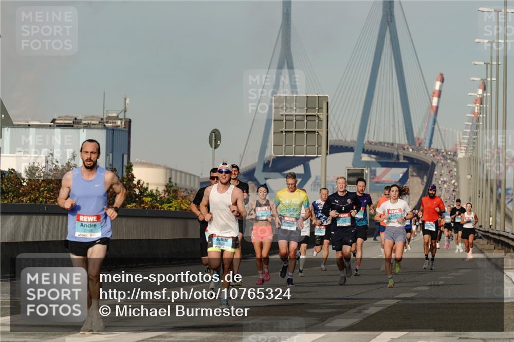 03.10.2026 - Köhlbrandbrückenlauf Michael Burmester http://msf.ph/oto/10765324 03.10.2026 09:42:54 Position 3 2149, 2108, 2218, 180 meine-sportfotos.de