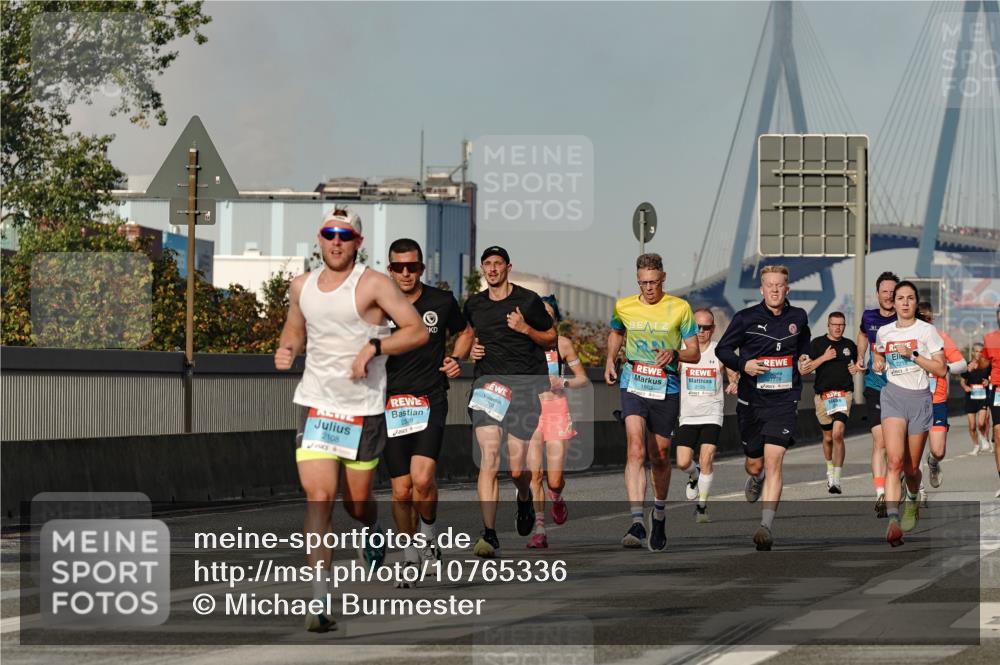 03.10.2026 - Köhlbrandbrückenlauf Michael Burmester http://msf.ph/oto/10765336 03.10.2026 09:42:57 Position 3 2108, 3708, 1803, 2195 meine-sportfotos.de