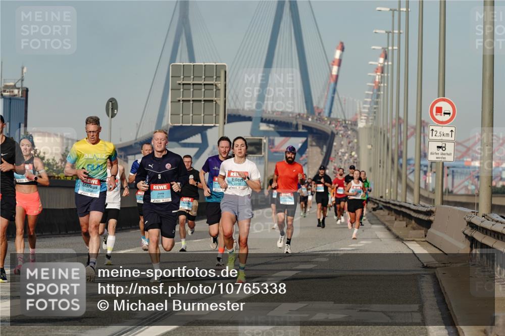 03.10.2026 - Köhlbrandbrückenlauf Michael Burmester http://msf.ph/oto/10765338 03.10.2026 09:42:59 Position 3 1803, 5, 3779, 2218, 12, 5 meine-sportfotos.de