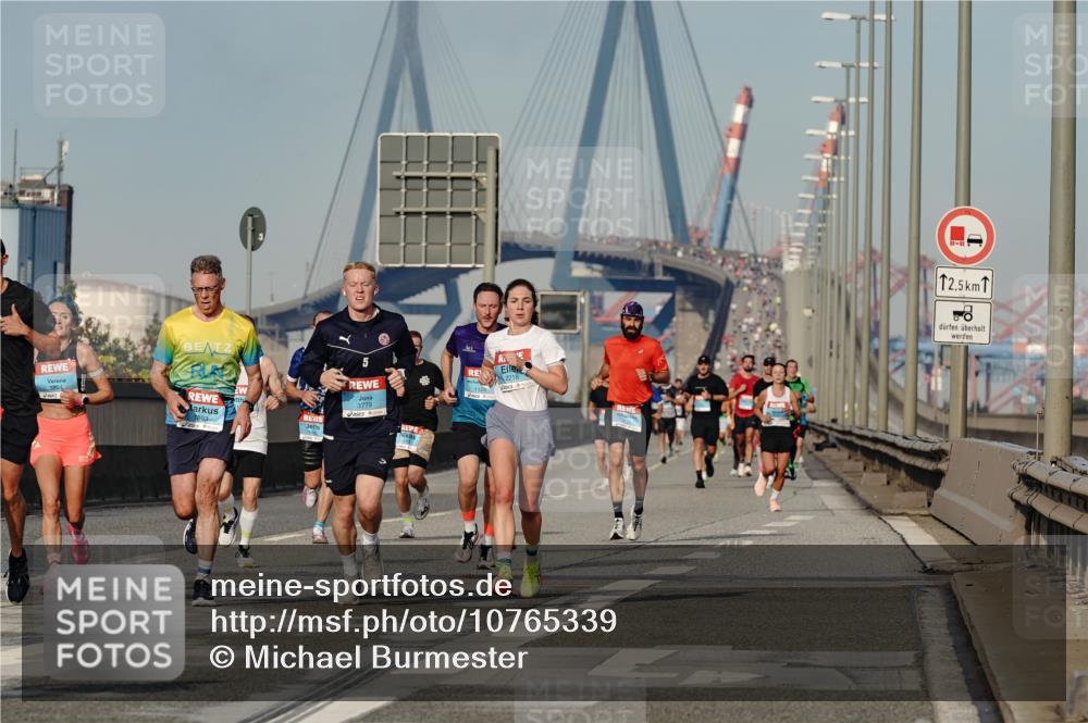 03.10.2026 - Köhlbrandbrückenlauf Michael Burmester http://msf.ph/oto/10765339 03.10.2026 09:42:59 Position 3 1803, 3779, 12, 5 meine-sportfotos.de