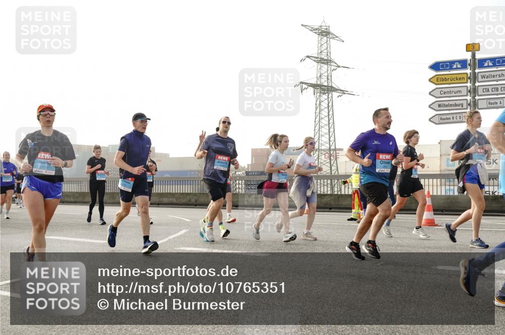 03.10.2026 - Köhlbrandbrückenlauf Michael Burmester http://msf.ph/oto/10765351 03.10.2026 09:19:43 Position 3 2710, 2884, 3 meine-sportfotos.de