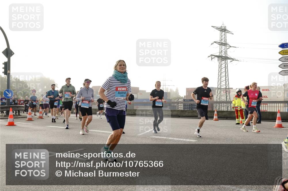 03.10.2026 - Köhlbrandbrückenlauf Michael Burmester http://msf.ph/oto/10765366 03.10.2026 09:19:45 Position 3 2980, 1 meine-sportfotos.de