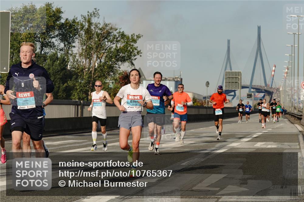03.10.2026 - Köhlbrandbrückenlauf Michael Burmester http://msf.ph/oto/10765367 03.10.2026 09:43:06 Position 3 5, 3779, 2195, 2218, 1129, 12 meine-sportfotos.de
