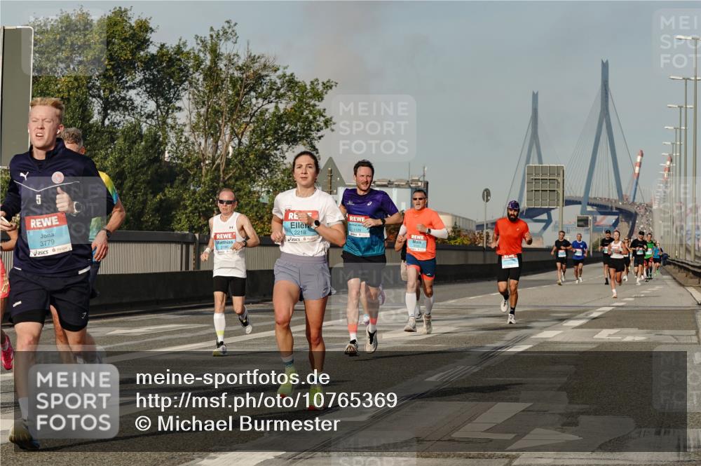 03.10.2026 - Köhlbrandbrückenlauf Michael Burmester http://msf.ph/oto/10765369 03.10.2026 09:43:06 Position 3 10, 3779, 2195, 1129, 2218 meine-sportfotos.de