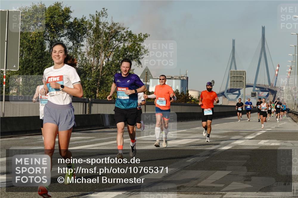 03.10.2026 - Köhlbrandbrückenlauf Michael Burmester http://msf.ph/oto/10765371 03.10.2026 09:43:08 Position 3 2195, 1129, 2355 meine-sportfotos.de
