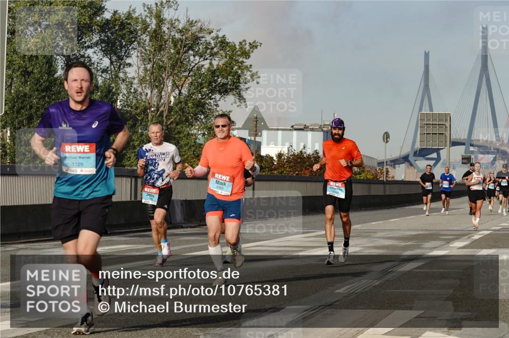 03.10.2026 - Köhlbrandbrückenlauf Michael Burmester http://msf.ph/oto/10765381 03.10.2026 09:43:09 Position 3 1129, 2355, 2155 meine-sportfotos.de