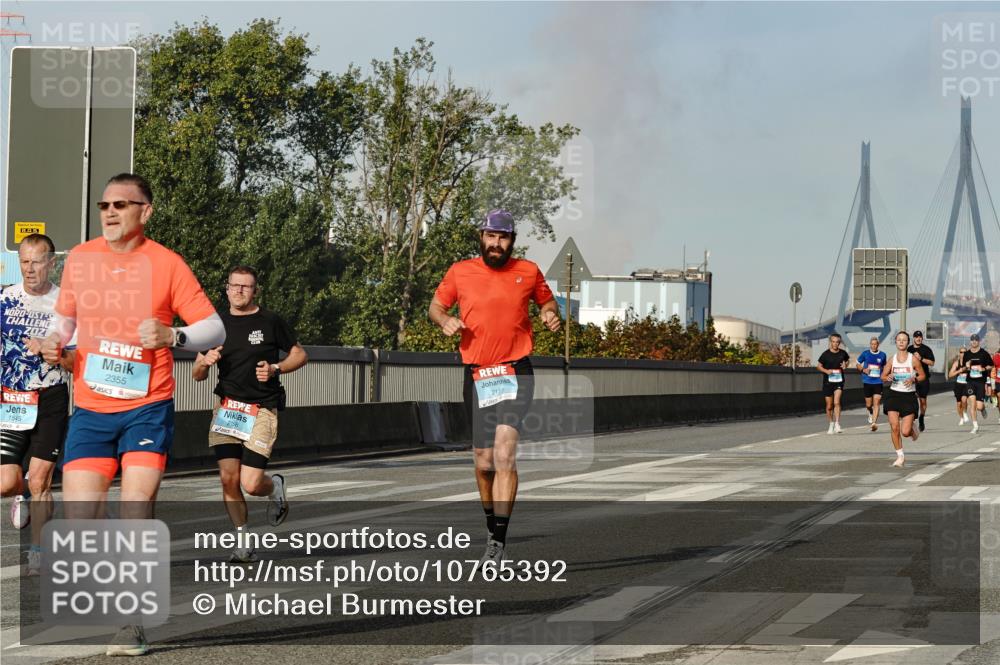03.10.2026 - Köhlbrandbrückenlauf Michael Burmester http://msf.ph/oto/10765392 03.10.2026 09:43:12 Position 3 2021, 1545, 2355, 2158, 2155 meine-sportfotos.de