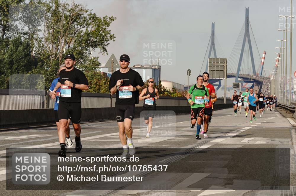 03.10.2026 - Köhlbrandbrückenlauf Michael Burmester http://msf.ph/oto/10765437 03.10.2026 09:43:25 Position 3 3864, 2656, 2339 meine-sportfotos.de
