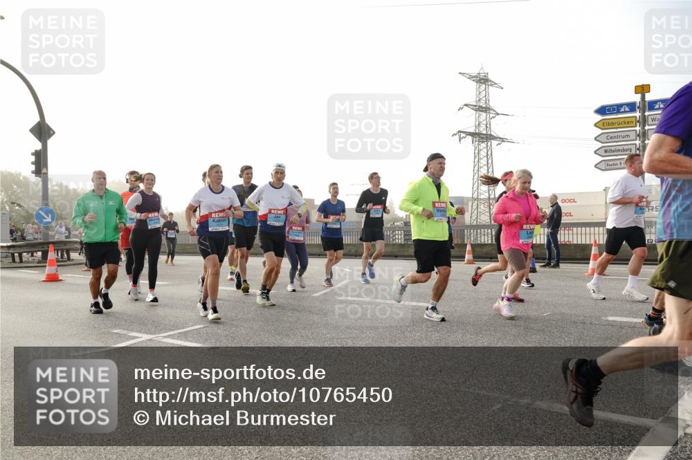 03.10.2026 - Köhlbrandbrückenlauf Michael Burmester http://msf.ph/oto/10765450 03.10.2026 09:19:57 Position 3  meine-sportfotos.de