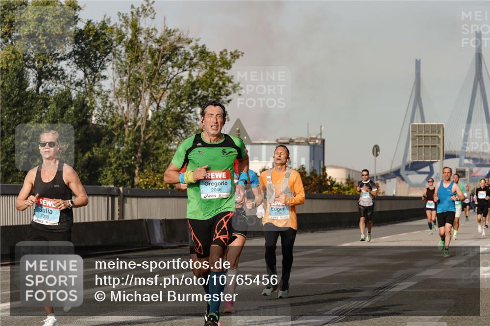 03.10.2026 - Köhlbrandbrückenlauf Michael Burmester http://msf.ph/oto/10765456 03.10.2026 09:43:30 Position 3 2339, 2046, 2356 meine-sportfotos.de