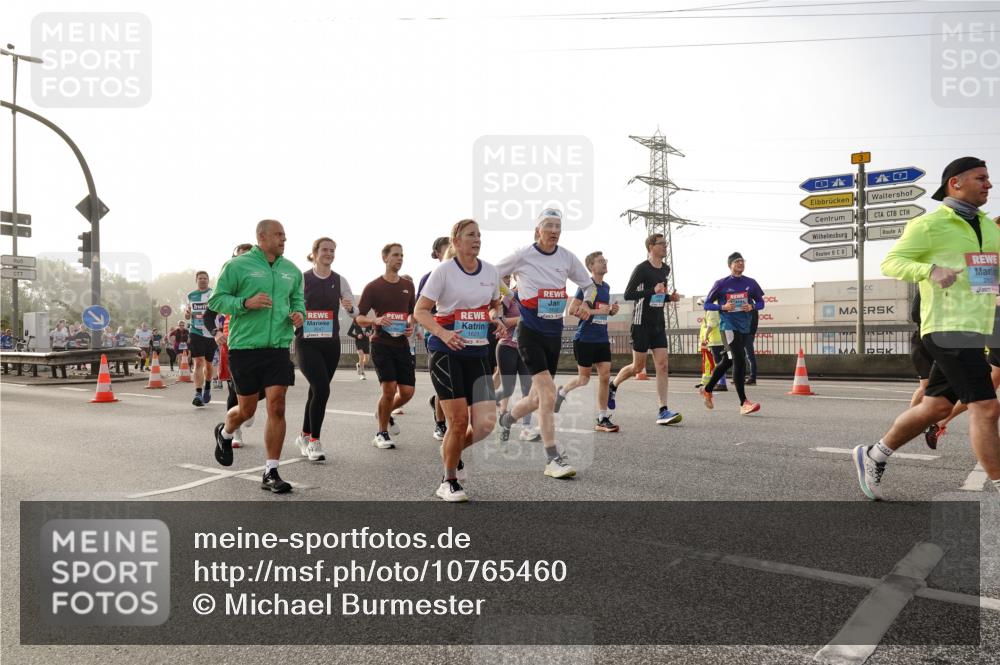 03.10.2026 - Köhlbrandbrückenlauf Michael Burmester http://msf.ph/oto/10765460 03.10.2026 09:19:58 Position 3 215 meine-sportfotos.de