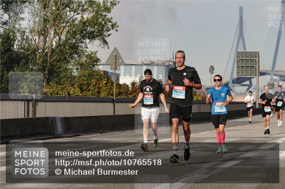 03.10.2026 - Köhlbrandbrückenlauf Michael Burmester http://msf.ph/oto/10765518 03.10.2026 09:43:47 Position 3 2197, 1412, 1714 meine-sportfotos.de
