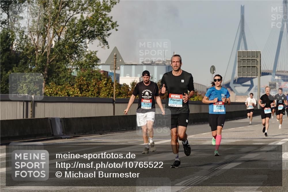 03.10.2026 - Köhlbrandbrückenlauf Michael Burmester http://msf.ph/oto/10765522 03.10.2026 09:43:48 Position 3 1412, 2197, 1714 meine-sportfotos.de