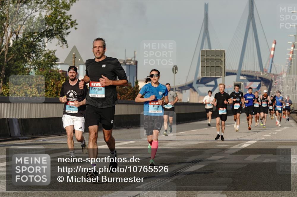 03.10.2026 - Köhlbrandbrückenlauf Michael Burmester http://msf.ph/oto/10765526 03.10.2026 09:43:49 Position 3 1412, 2197, 1714 meine-sportfotos.de