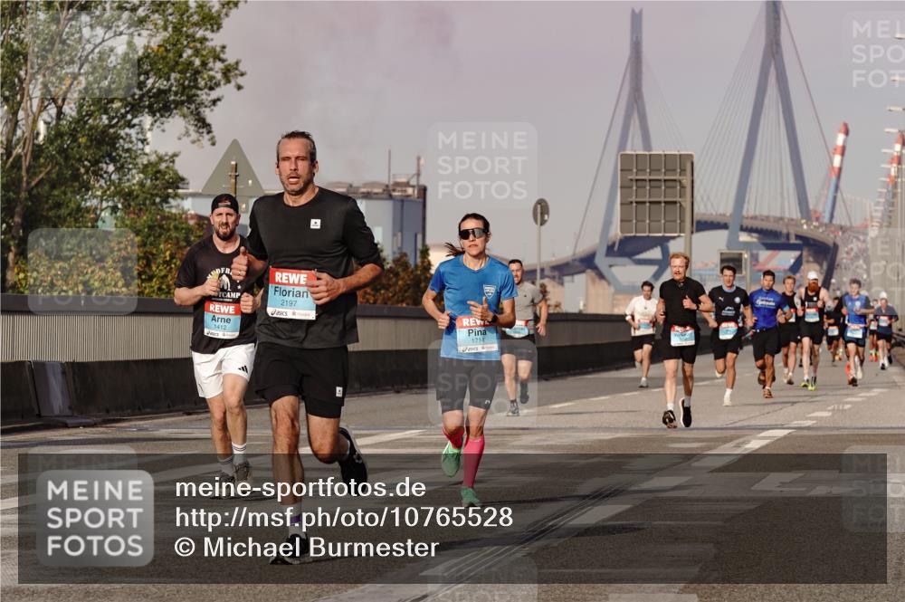 03.10.2026 - Köhlbrandbrückenlauf Michael Burmester http://msf.ph/oto/10765528 03.10.2026 09:43:49 Position 3 1412, 2197, 1714 meine-sportfotos.de