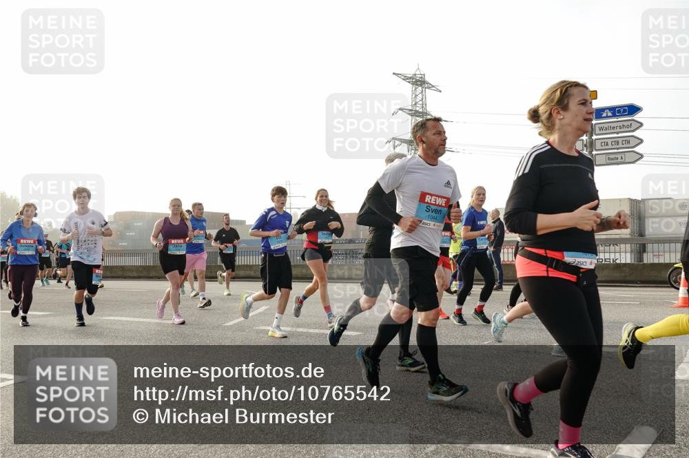 03.10.2026 - Köhlbrandbrückenlauf Michael Burmester http://msf.ph/oto/10765542 03.10.2026 09:20:09 Position 3 1044 meine-sportfotos.de