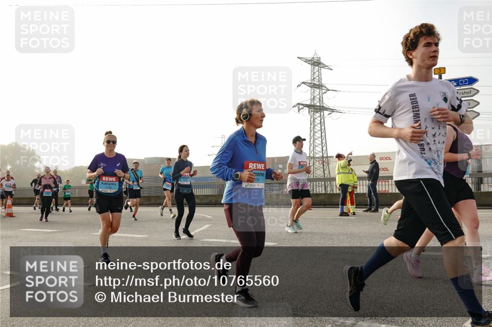 03.10.2026 - Köhlbrandbrückenlauf Michael Burmester http://msf.ph/oto/10765560 03.10.2026 09:20:12 Position 3 2643, 958, 3, 71 meine-sportfotos.de