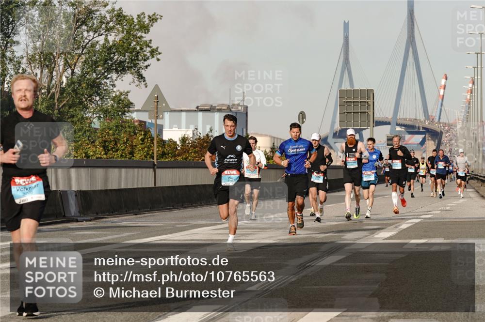 03.10.2026 - Köhlbrandbrückenlauf Michael Burmester http://msf.ph/oto/10765563 03.10.2026 09:43:59 Position 3 80, 37691 meine-sportfotos.de