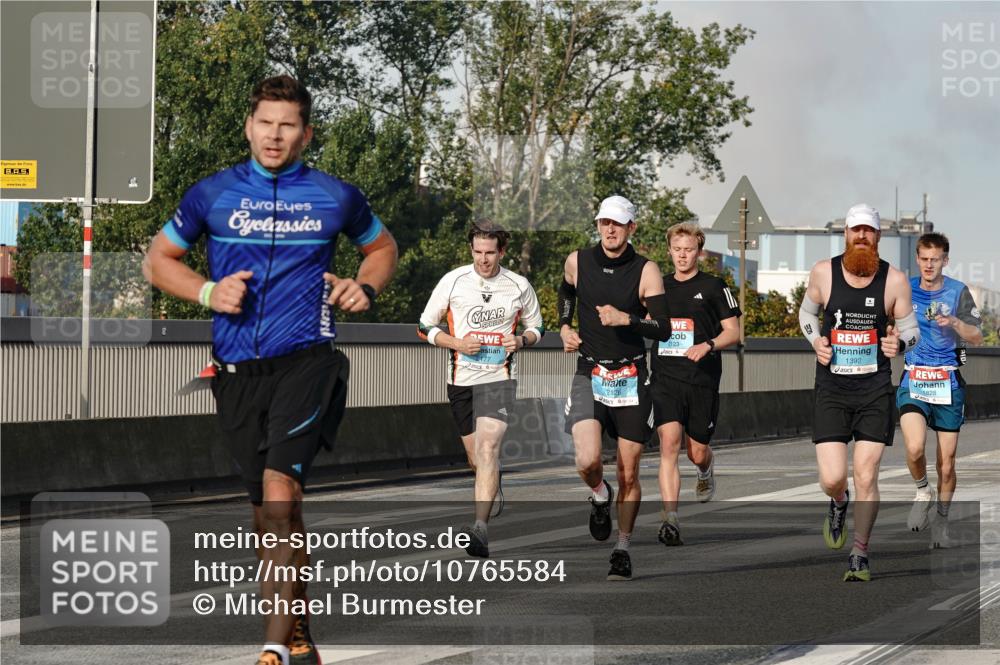 03.10.2026 - Köhlbrandbrückenlauf Michael Burmester http://msf.ph/oto/10765584 03.10.2026 09:44:06 Position 3 2177, 2126, 2123, 1392, 1828 meine-sportfotos.de