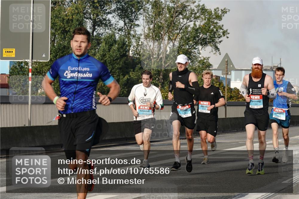 03.10.2026 - Köhlbrandbrückenlauf Michael Burmester http://msf.ph/oto/10765586 03.10.2026 09:44:06 Position 3 1392, 1828, 2177, 2123, 2126 meine-sportfotos.de