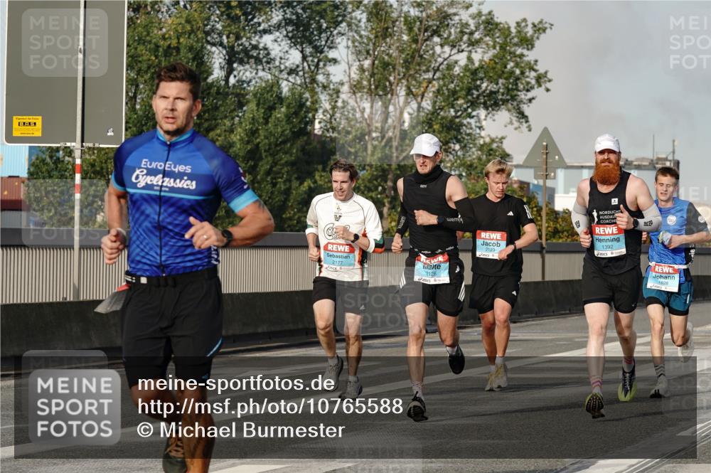 03.10.2026 - Köhlbrandbrückenlauf Michael Burmester http://msf.ph/oto/10765588 03.10.2026 09:44:06 Position 3 2123, 2177, 2126, 1392, 1828 meine-sportfotos.de