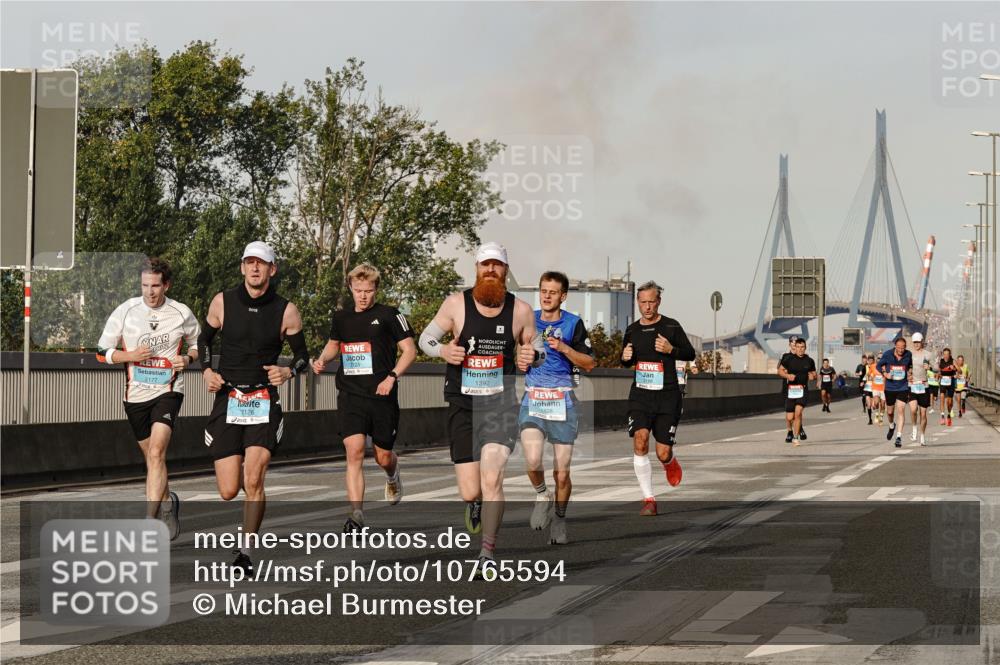 03.10.2026 - Köhlbrandbrückenlauf Michael Burmester http://msf.ph/oto/10765594 03.10.2026 09:44:08 Position 3 2177, 2126, 2123, 1392, 1828 meine-sportfotos.de