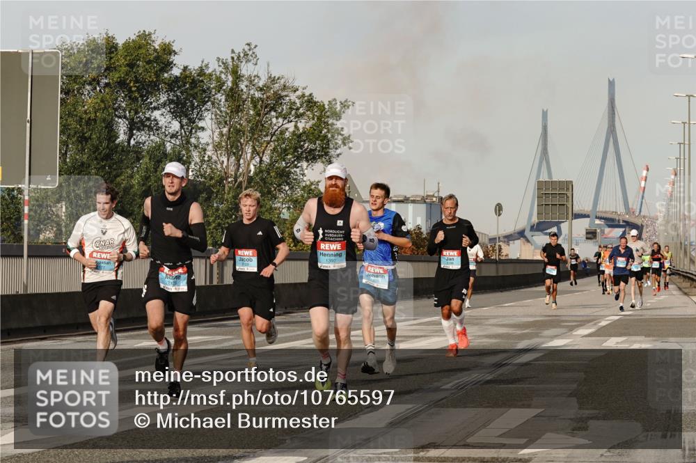 03.10.2026 - Köhlbrandbrückenlauf Michael Burmester http://msf.ph/oto/10765597 03.10.2026 09:44:08 Position 3 2126, 2123, 1392, 2188 meine-sportfotos.de