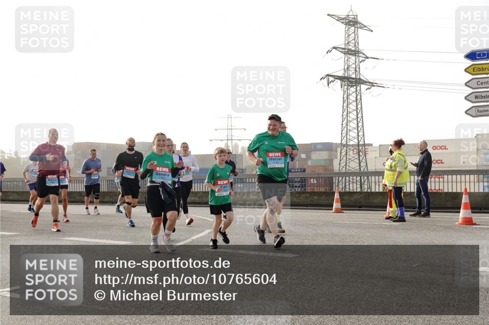 03.10.2026 - Köhlbrandbrückenlauf Michael Burmester http://msf.ph/oto/10765604 03.10.2026 09:20:17 Position 3 1763, 1765, 1 meine-sportfotos.de