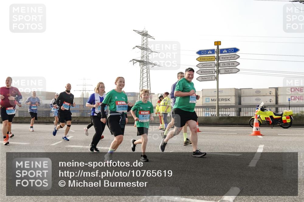 03.10.2026 - Köhlbrandbrückenlauf Michael Burmester http://msf.ph/oto/10765619 03.10.2026 09:20:18 Position 3 1763, 1765, 4 meine-sportfotos.de