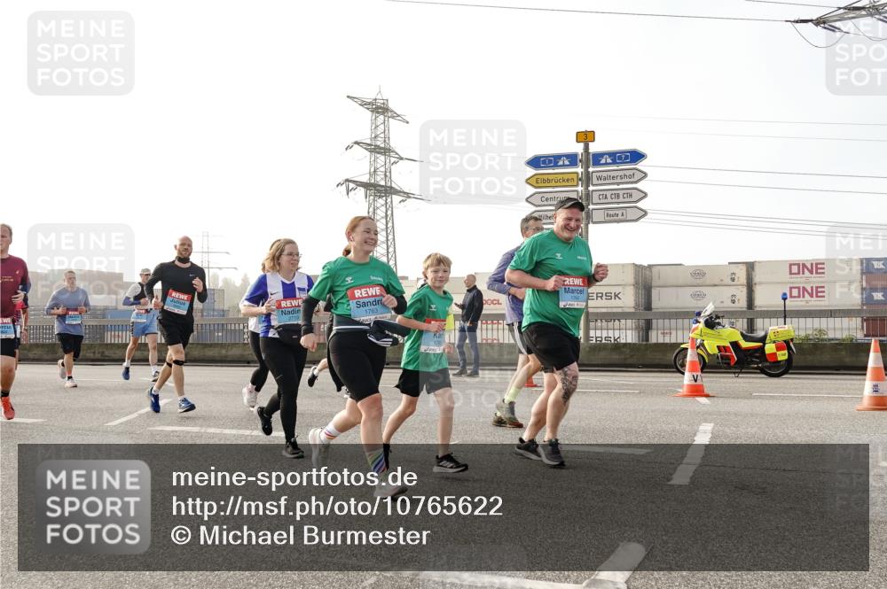 03.10.2026 - Köhlbrandbrückenlauf Michael Burmester http://msf.ph/oto/10765622 03.10.2026 09:20:19 Position 3 1763, 2719, 1764 meine-sportfotos.de