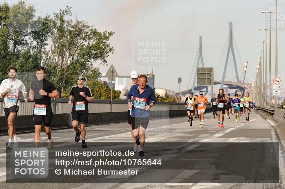 03.10.2026 - Köhlbrandbrückenlauf Michael Burmester http://msf.ph/oto/10765644 03.10.2026 09:44:17 Position 3 2133, 2375, 2114, 12, 5 meine-sportfotos.de