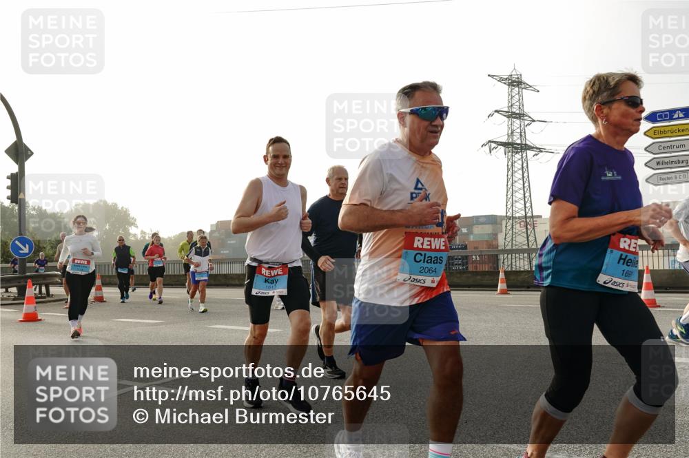 03.10.2026 - Köhlbrandbrückenlauf Michael Burmester http://msf.ph/oto/10765645 03.10.2026 09:20:23 Position 3 1613, 2064, 1691 meine-sportfotos.de