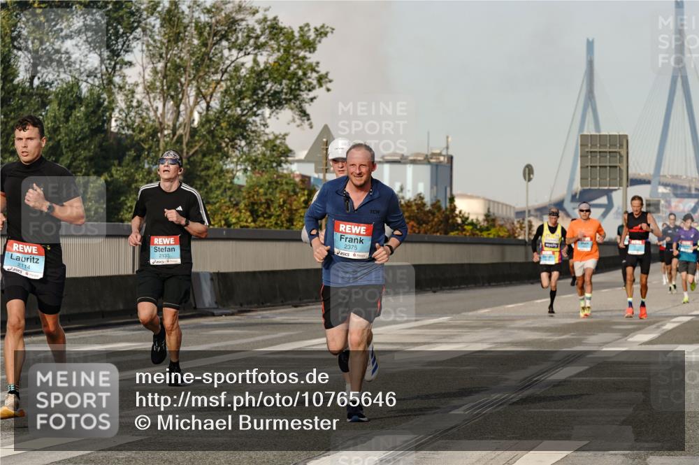 03.10.2026 - Köhlbrandbrückenlauf Michael Burmester http://msf.ph/oto/10765646 03.10.2026 09:44:18 Position 3 2114, 2133, 2375 meine-sportfotos.de