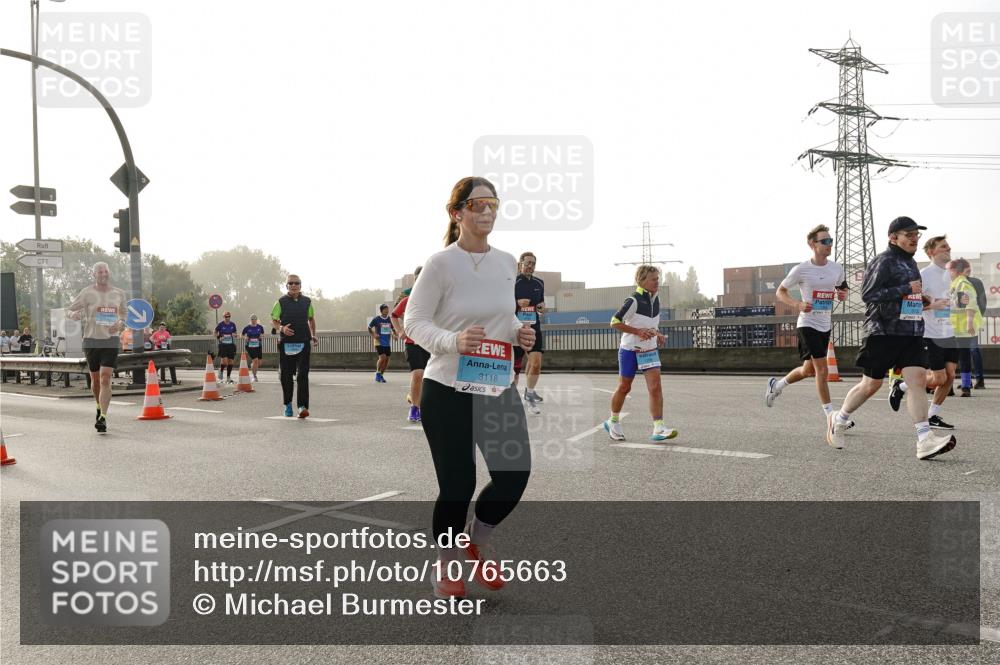 03.10.2026 - Köhlbrandbrückenlauf Michael Burmester http://msf.ph/oto/10765663 03.10.2026 09:20:25 Position 3 3118, 3122 meine-sportfotos.de