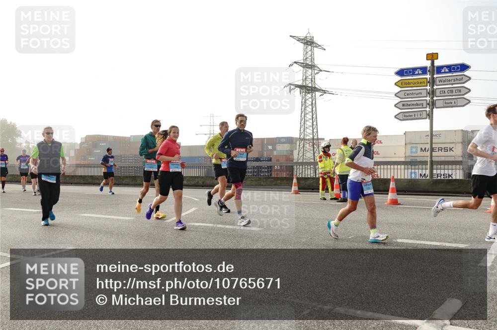03.10.2026 - Köhlbrandbrückenlauf Michael Burmester http://msf.ph/oto/10765671 03.10.2026 09:20:26 Position 3  meine-sportfotos.de
