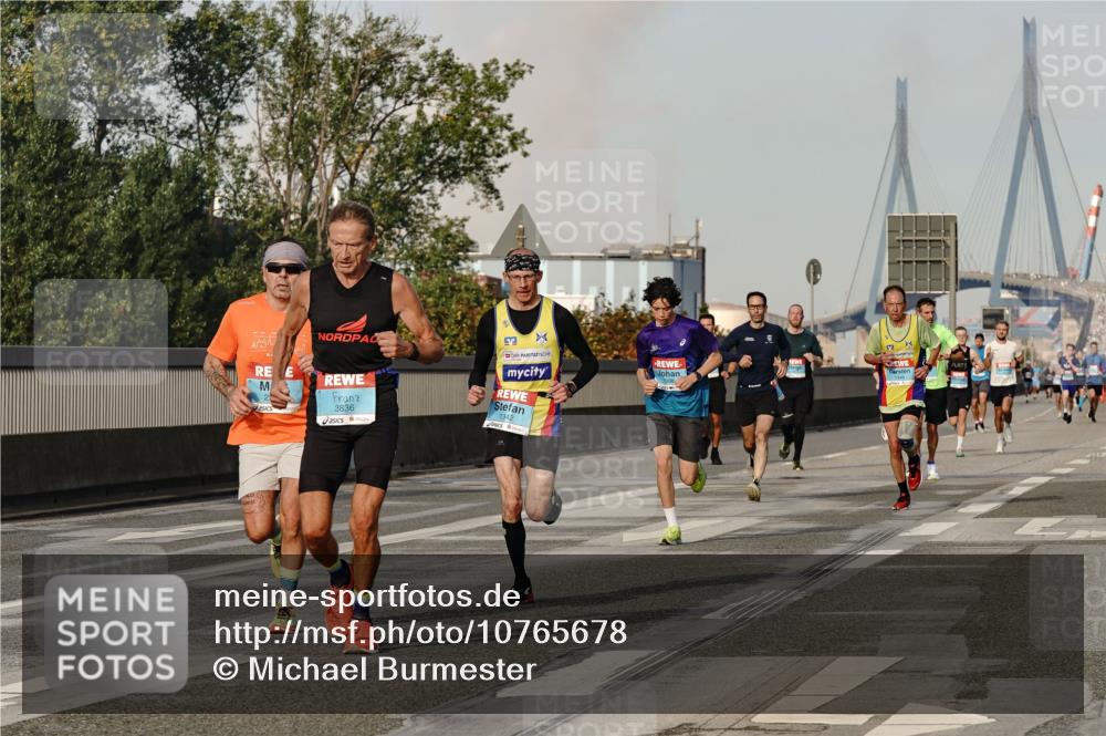 03.10.2026 - Köhlbrandbrückenlauf Michael Burmester http://msf.ph/oto/10765678 03.10.2026 09:44:27 Position 3 12, 3836, 1342 meine-sportfotos.de
