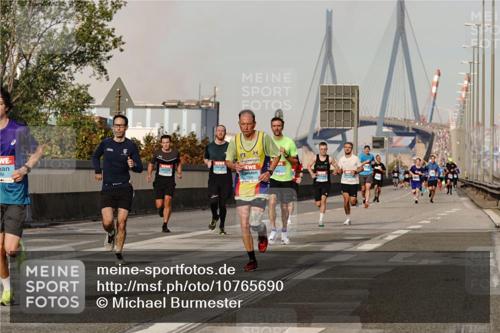 03.10.2026 - Köhlbrandbrückenlauf Michael Burmester http://msf.ph/oto/10765690 03.10.2026 09:44:30 Position 3 88, 1973, 1349 meine-sportfotos.de