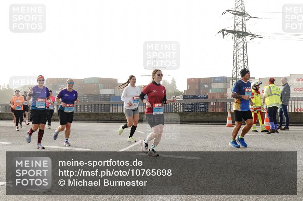 03.10.2026 - Köhlbrandbrückenlauf Michael Burmester http://msf.ph/oto/10765698 03.10.2026 09:20:30 Position 3 1243, 1244, 000 meine-sportfotos.de