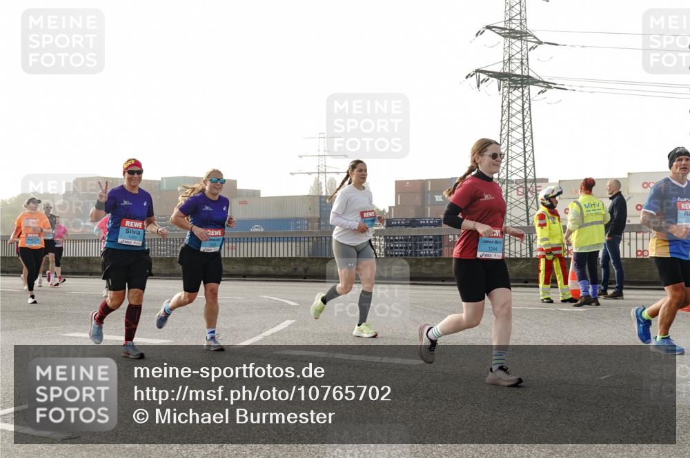 03.10.2026 - Köhlbrandbrückenlauf Michael Burmester http://msf.ph/oto/10765702 03.10.2026 09:20:31 Position 3 1243, 1244 meine-sportfotos.de