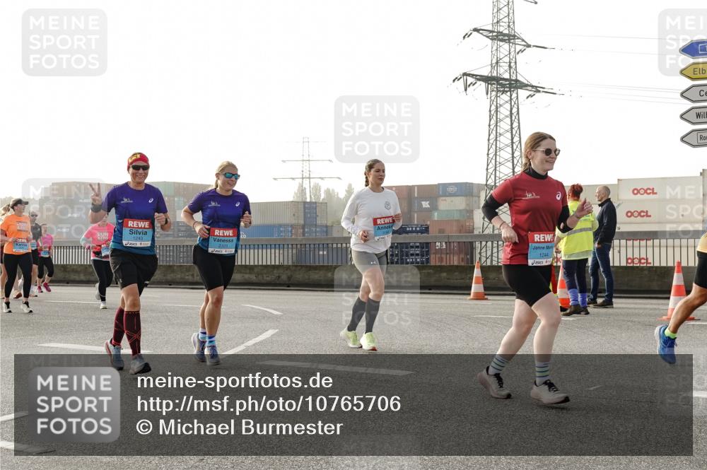 03.10.2026 - Köhlbrandbrückenlauf Michael Burmester http://msf.ph/oto/10765706 03.10.2026 09:20:31 Position 3 1243, 1244 meine-sportfotos.de