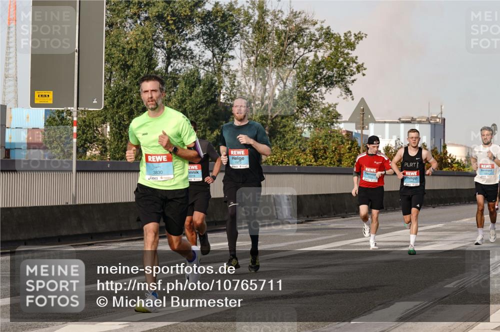 03.10.2026 - Köhlbrandbrückenlauf Michael Burmester http://msf.ph/oto/10765711 03.10.2026 09:44:36 Position 3 3830, 1973, 1553, 2219 meine-sportfotos.de