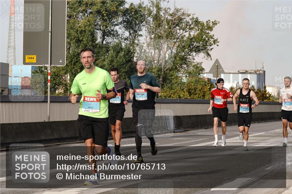 03.10.2026 - Köhlbrandbrückenlauf Michael Burmester http://msf.ph/oto/10765713 03.10.2026 09:44:36 Position 3 3830, 1973, 1553, 2219 meine-sportfotos.de