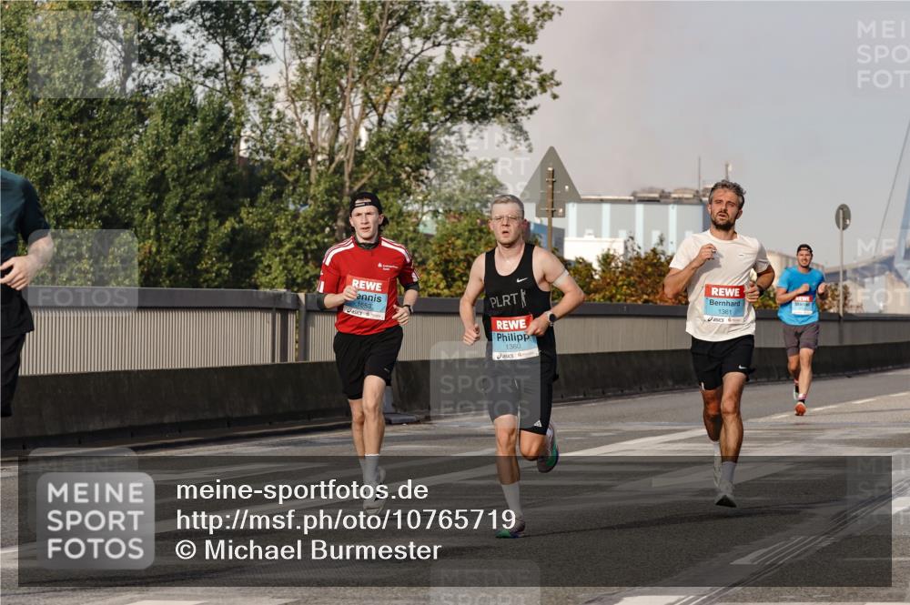 03.10.2026 - Köhlbrandbrückenlauf Michael Burmester http://msf.ph/oto/10765719 03.10.2026 09:44:38 Position 3 1553, 1360, 1361 meine-sportfotos.de