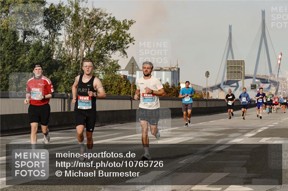 03.10.2026 - Köhlbrandbrückenlauf Michael Burmester http://msf.ph/oto/10765726 03.10.2026 09:44:39 Position 3 16, 1360, 1361 meine-sportfotos.de