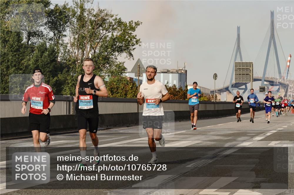 03.10.2026 - Köhlbrandbrückenlauf Michael Burmester http://msf.ph/oto/10765728 03.10.2026 09:44:39 Position 3 1553, 1360, 1361 meine-sportfotos.de
