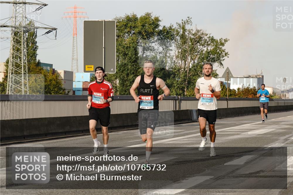 03.10.2026 - Köhlbrandbrückenlauf Michael Burmester http://msf.ph/oto/10765732 03.10.2026 09:44:41 Position 3 1553, 1360, 1361 meine-sportfotos.de