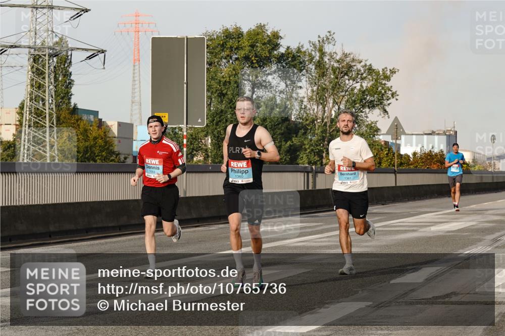 03.10.2026 - Köhlbrandbrückenlauf Michael Burmester http://msf.ph/oto/10765736 03.10.2026 09:44:41 Position 3 1653, 1360, 1361 meine-sportfotos.de