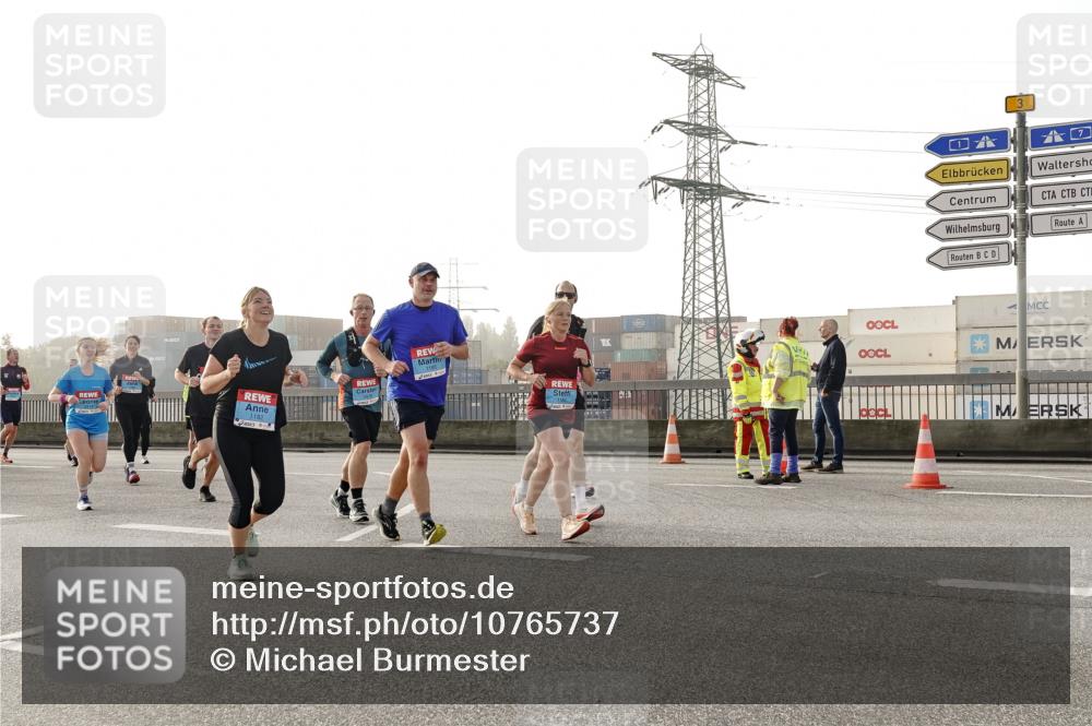 03.10.2026 - Köhlbrandbrückenlauf Michael Burmester http://msf.ph/oto/10765737 03.10.2026 09:20:36 Position 3 1185, 1183, 3 meine-sportfotos.de